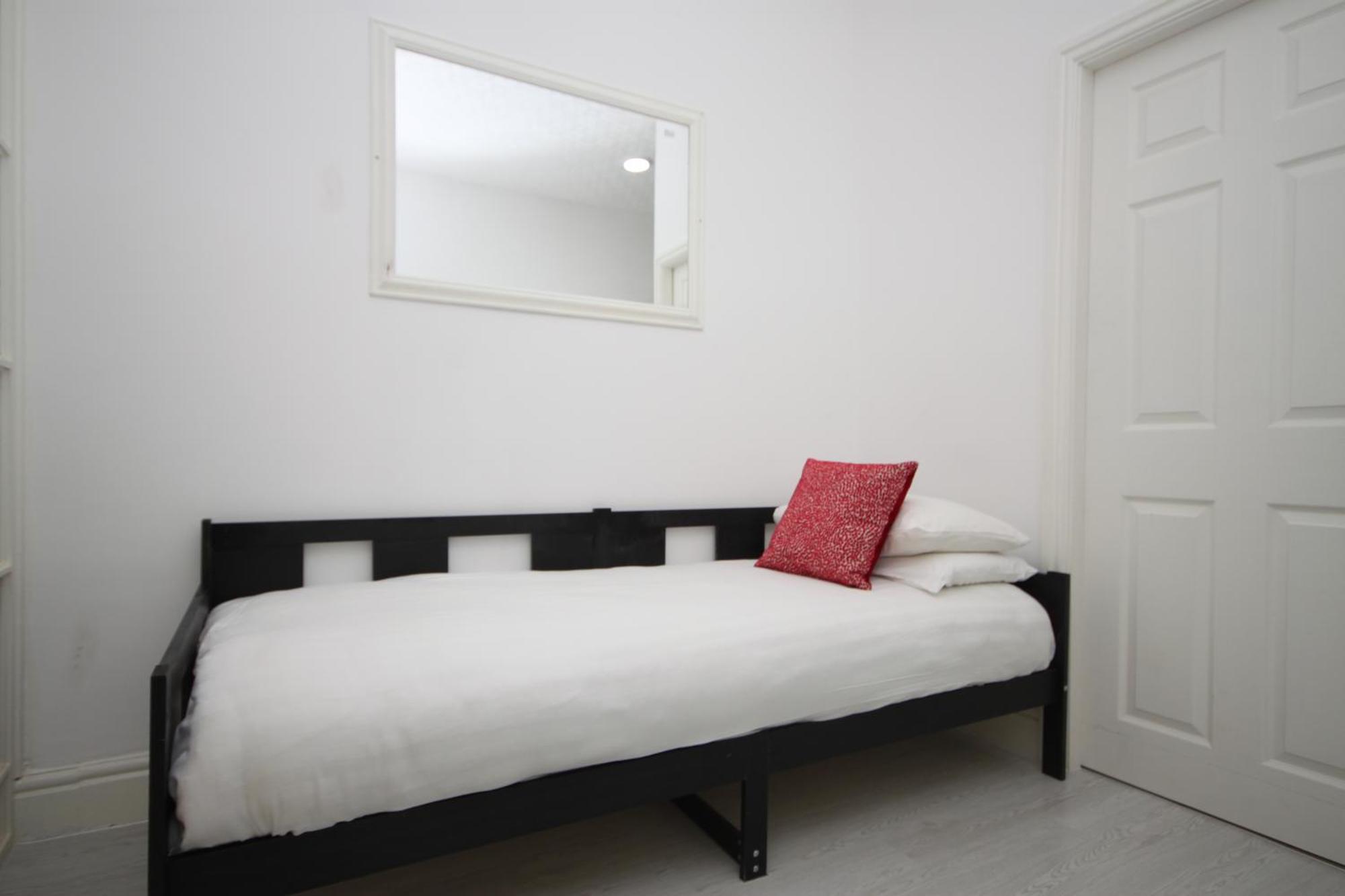 Barton Beachside - Stylish Studio Apartment, Double & Single - Central Beach & Promenade Location - Over 21'S, Family Friendly Only, Id Required Blackpool Habitación foto