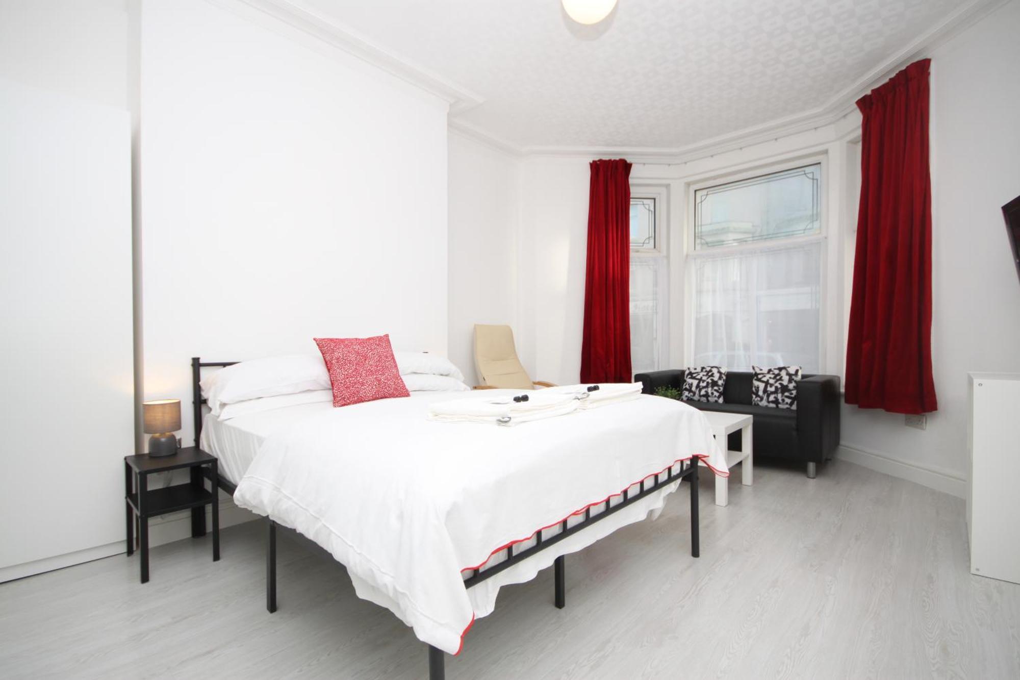 Barton Beachside - Stylish Studio Apartment, Double & Single - Central Beach & Promenade Location - Over 21'S, Family Friendly Only, Id Required Blackpool Habitación foto
