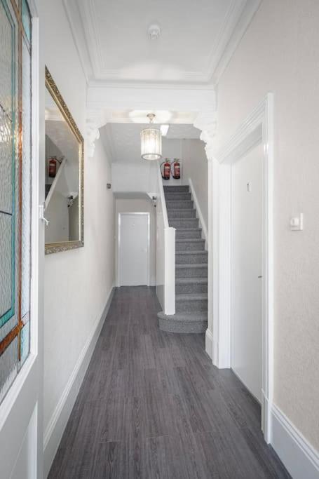 Barton Beachside - Stylish Studio Apartment, Double & Single - Central Beach & Promenade Location - Over 21'S, Family Friendly Only, Id Required Blackpool Exterior foto